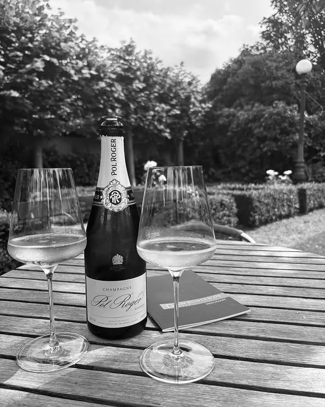 Champagne in de tuin van Den Bonten Os