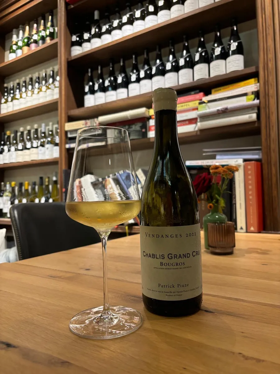 Een glas Chablis Grand Cru