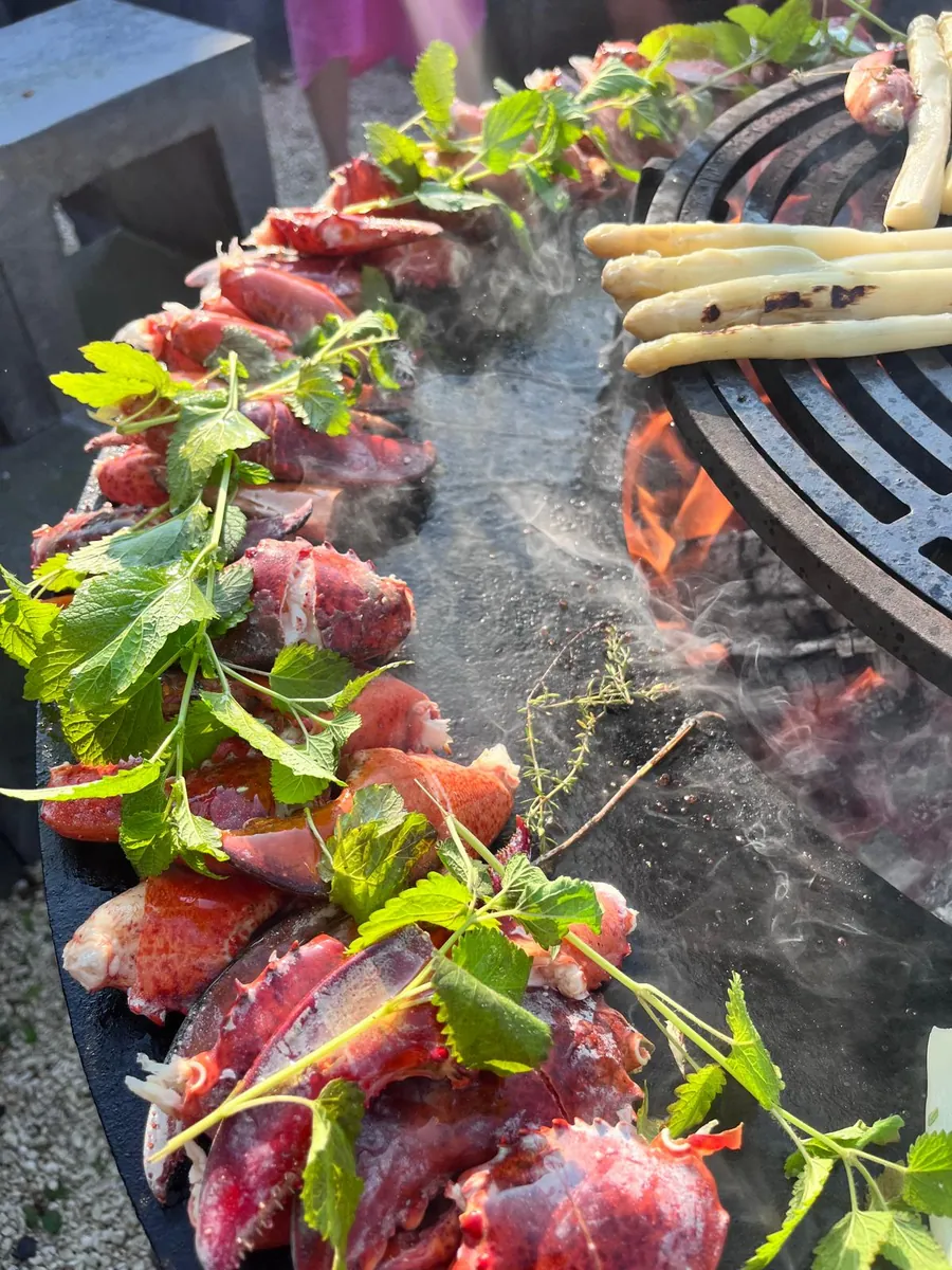 Vlees grillen op houtvuur